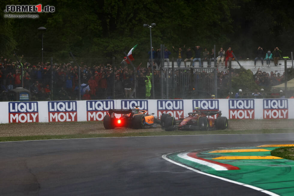 Foto zur News: Daniel Ricciardo (McLaren) und Carlos Sainz (Ferrari)