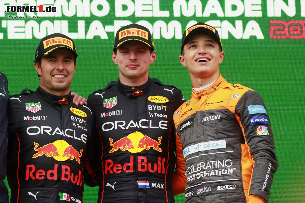 Foto zur News: Sergio Perez (Red Bull), Max Verstappen (Red Bull) und Lando Norris (McLaren)