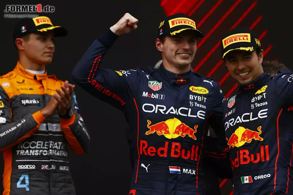 Foto zur News: Lando Norris (McLaren), Max Verstappen (Red Bull) und Sergio Perez (Red Bull)