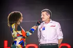 Foto zur News: Naomi Schiff mit Günther Steiner (Haas)