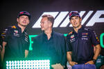 Foto zur News: Max Verstappen (Red Bull), Christian Horner und Sergio Perez (Red Bull)
