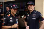 Foto zur News: Sergio Perez (Red Bull) und Max Verstappen (Red Bull)