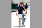 Foto zur News: Alexander Albon (Williams) mit Freundin Lily Muni He