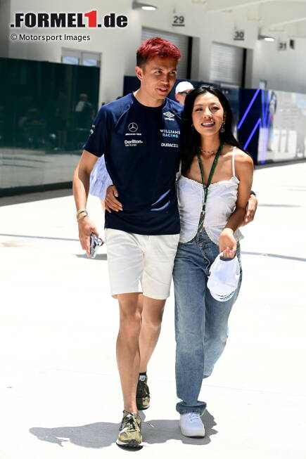 Foto zur News: Alexander Albon (Williams) mit Freundin Lily Muni He
