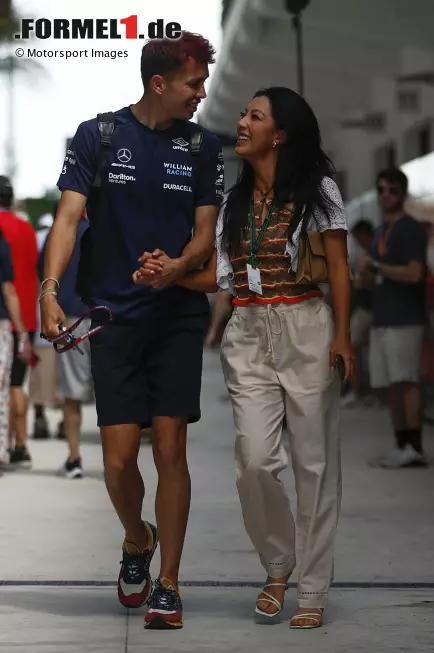 Foto zur News: Alexander Albon (Williams) mit Freundin Lily Muni He