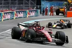 Foto zur News: Charles Leclerc (Ferrari) und Max Verstappen (Red Bull)