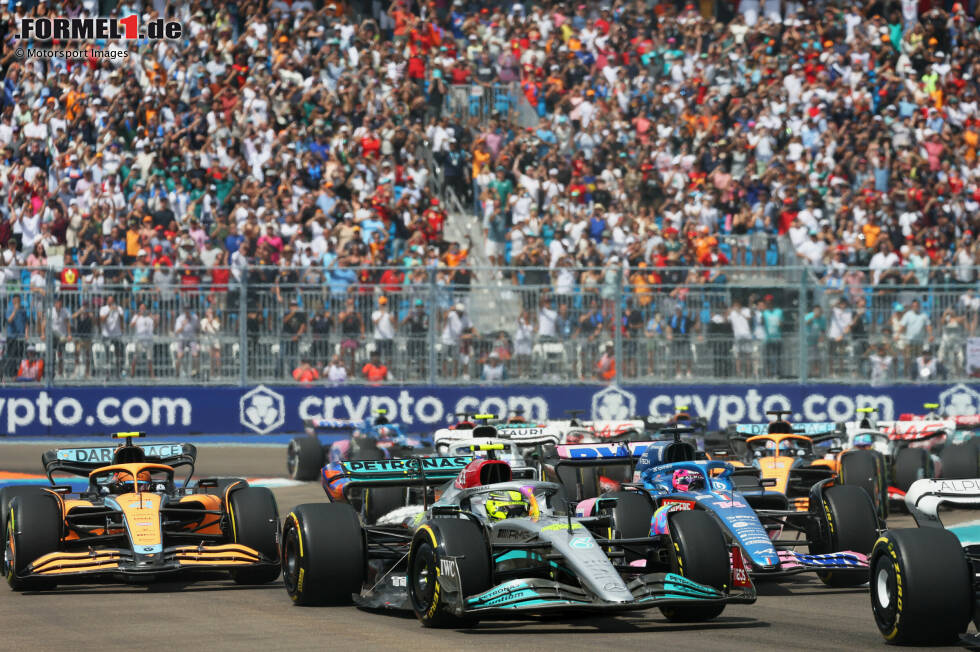 Foto zur News: Lewis Hamilton (Mercedes), Fernando Alonso (Alpine), Lando Norris (McLaren) und Daniel Ricciardo (McLaren)