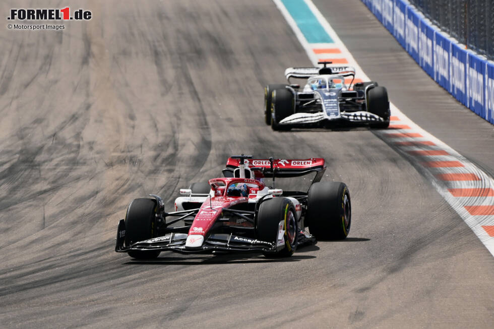 Foto zur News: Valtteri Bottas (Alfa Romeo), Pierre Gasly (AlphaTauri) und Lewis Hamilton (Mercedes)