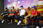 Foto zur News: Sergio Perez (Red Bull), Charles Leclerc (Ferrari), Mick Schumacher (Haas) und Fernando Alonso (Alpine)