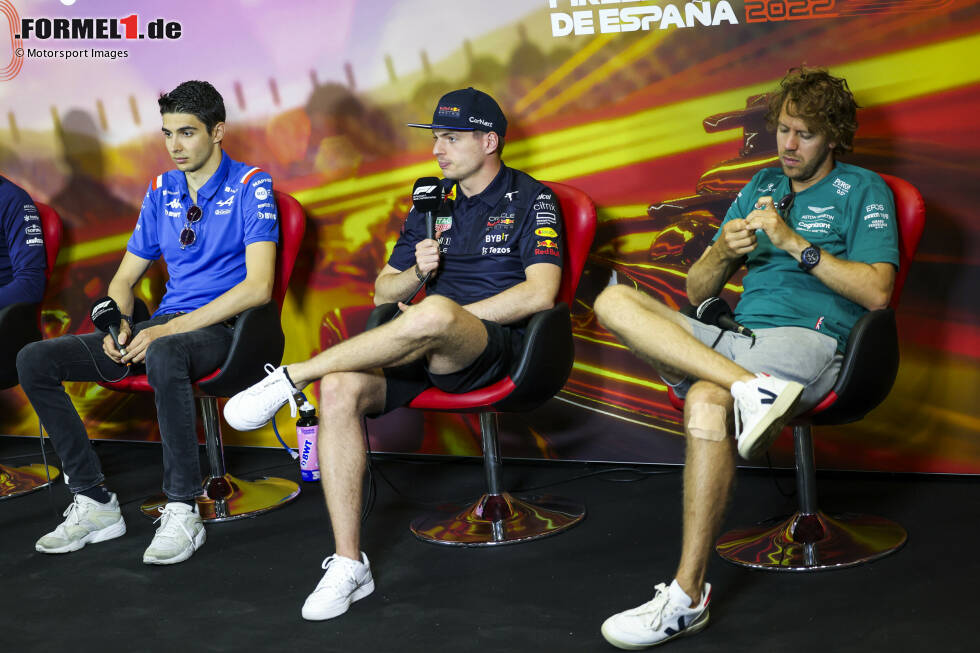 Foto zur News: Esteban Ocon (Alpine), Max Verstappen (Red Bull) und Sebastian Vettel (Aston Martin)