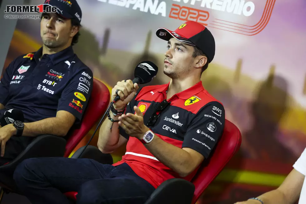 Foto zur News: Sergio Perez (Red Bull) und Charles Leclerc (Ferrari)