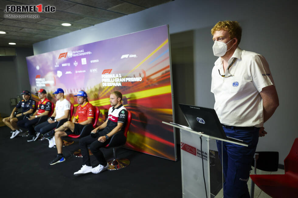 Foto zur News: Sergio Perez (Red Bull), Charles Leclerc (Ferrari), Mick Schumacher (Haas), Fernando Alonso (Alpine) und Valtteri Bottas (Alfa Romeo)