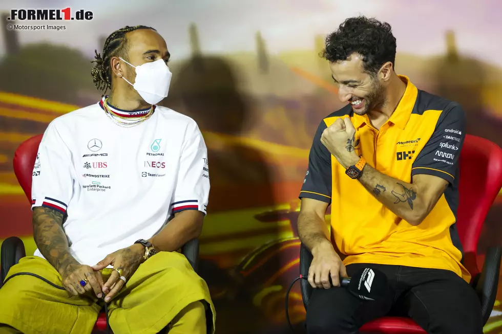 Foto zur News: Lewis Hamilton (Mercedes) und Daniel Ricciardo (McLaren)