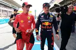 Foto zur News: Charles Leclerc (Ferrari) und Max Verstappen (Red Bull)