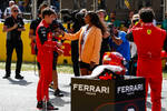 Foto zur News: Charles Leclerc (Ferrari) und Naomi Schiff