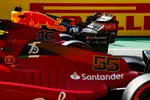 Foto zur News: Charles Leclerc (Ferrari), Max Verstappen (Red Bull) und Carlos Sainz (Ferrari)