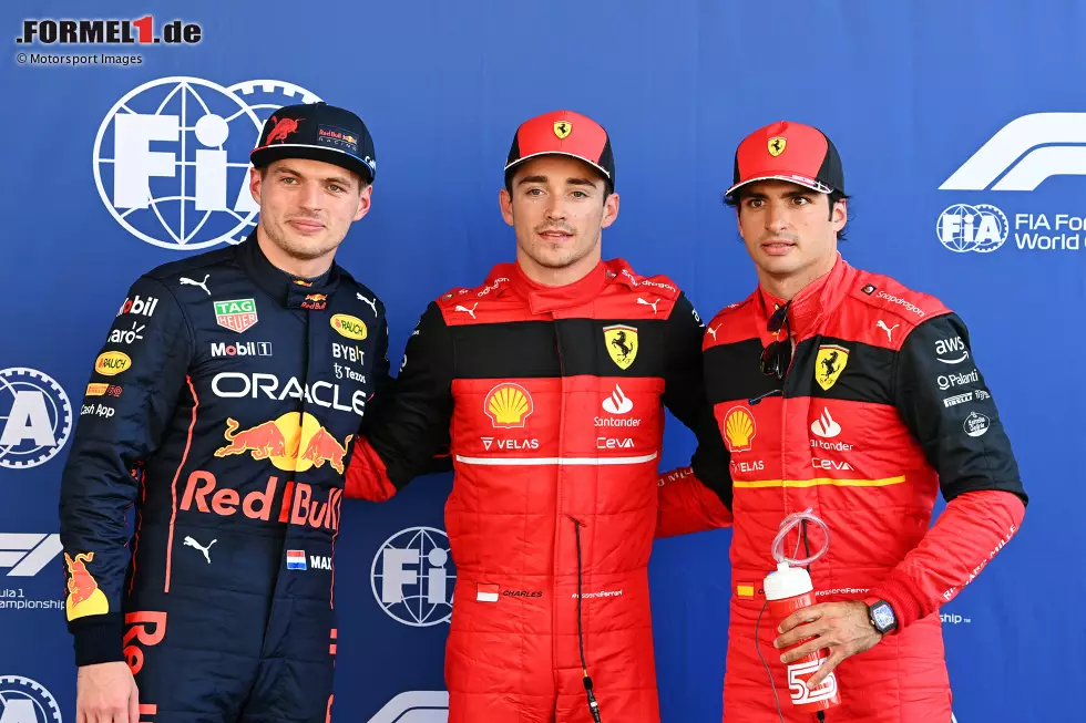 Foto zur News: Max Verstappen (Red Bull), Charles Leclerc (Ferrari) und Carlos Sainz (Ferrari)