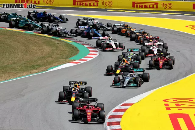 Foto zur News: Charles Leclerc (Ferrari), Max Verstappen (Red Bull), George Russell (Mercedes), Sergio Perez (Red Bull), Carlos Sainz (Ferrari), Lewis Hamilton (Mercedes), Kevin Magnussen (Haas) und Mick Schumacher (Haas)