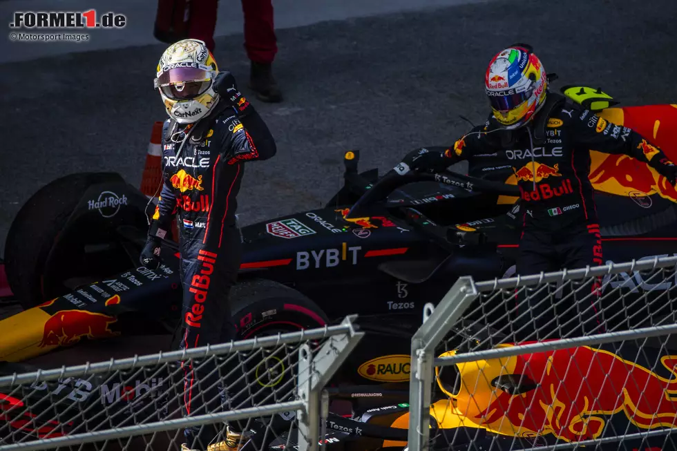 Foto zur News: Max Verstappen (Red Bull) und Sergio Perez (Red Bull)