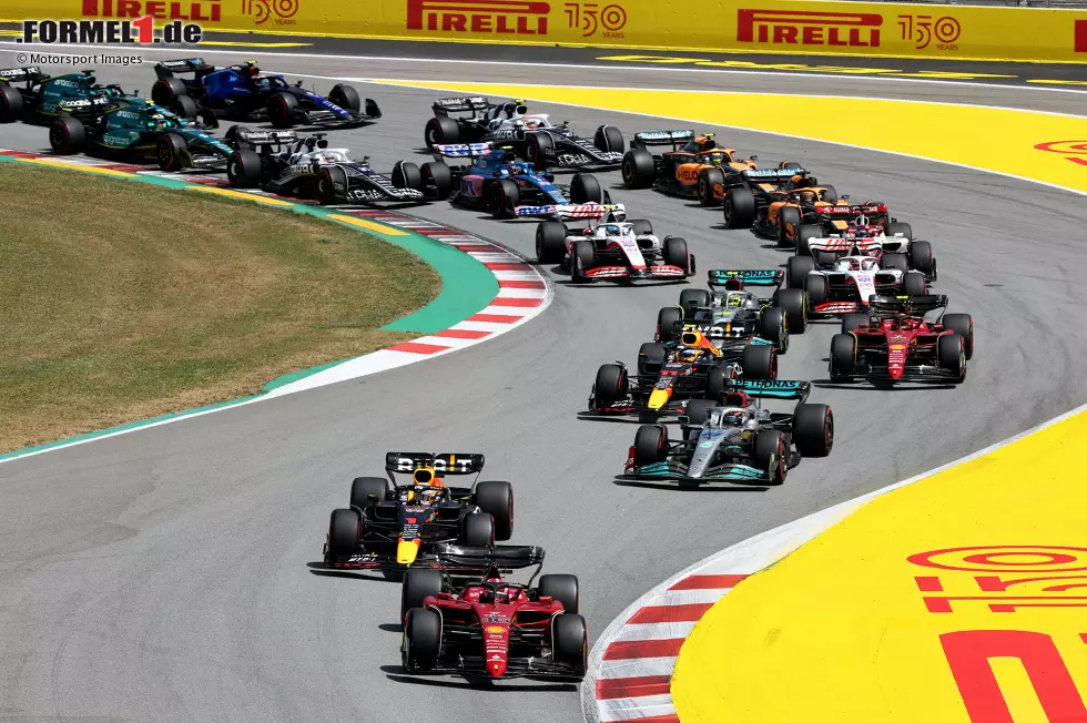 Foto zur News: Charles Leclerc (Ferrari), Max Verstappen (Red Bull), George Russell (Mercedes), Sergio Perez (Red Bull), Carlos Sainz (Ferrari), Lewis Hamilton (Mercedes), Kevin Magnussen (Haas) und Mick Schumacher (Haas)