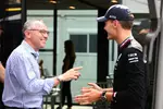 Foto zur News: George Russell (Mercedes) und Stefano Domenicali