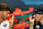 Foto zur News: Pierre Gasly (AlphaTauri) und Max Verstappen (Red Bull)