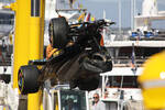 Foto zur News: Unfallauto von Daniel Ricciardo (McLaren)
