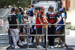 Foto zur News: Carlos Sainz (Ferrari) und Max Verstappen (Red Bull)