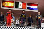 Foto zur News: Carlos Sainz (Ferrari), Sergio Perez (Red Bull) und Max Verstappen (Red Bull)