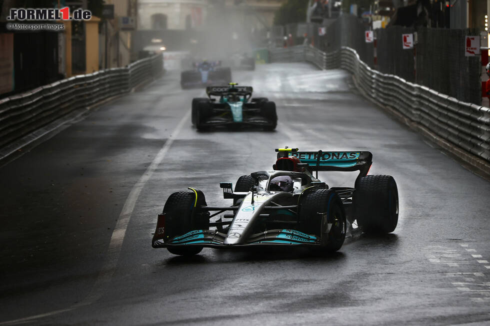 Foto zur News: Lewis Hamilton (Mercedes) und Sebastian Vettel (Aston Martin)