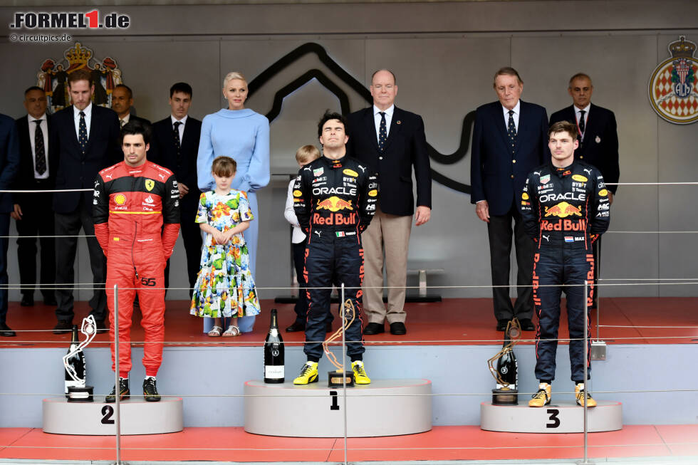 Foto zur News: Sergio Perez (Red Bull), Max Verstappen (Red Bull), Jos Verstappen und Carlos Sainz (Ferrari)