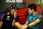 Foto zur News: Sergio Perez (Red Bull) und Lance Stroll (Aston Martin)