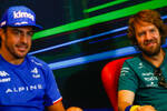 Foto zur News: Fernando Alonso (Alpine) und Sebastian Vettel (Aston Martin)