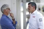 Foto zur News: Damon Hill mit Günther Steiner