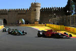 Foto zur News: Charles Leclerc (Ferrari), Sebastian Vettel (Aston Martin) und Lewis Hamilton (Mercedes)