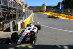 Foto zur News: Carlos Sainz (Ferrari) und Mick Schumacher (Haas)