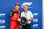 Foto zur News: Charles Leclerc (Ferrari) mit Motorrad-Legende Mick Doohan