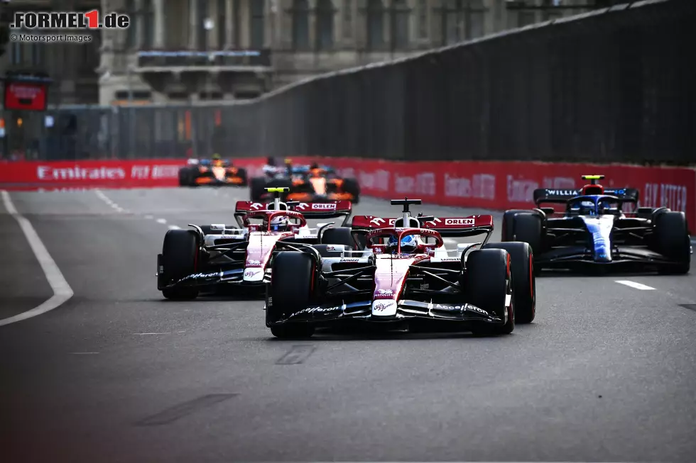 Foto zur News: Guanyu Zhou (Alfa Romeo), Valtteri Bottas (Alfa Romeo) und Nicholas Latifi (Williams)