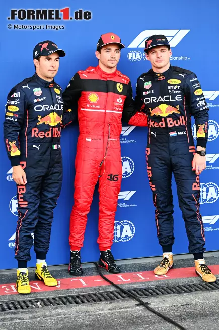 Foto zur News: Sergio Perez (Red Bull), Charles Leclerc (Ferrari) und Max Verstappen (Red Bull)