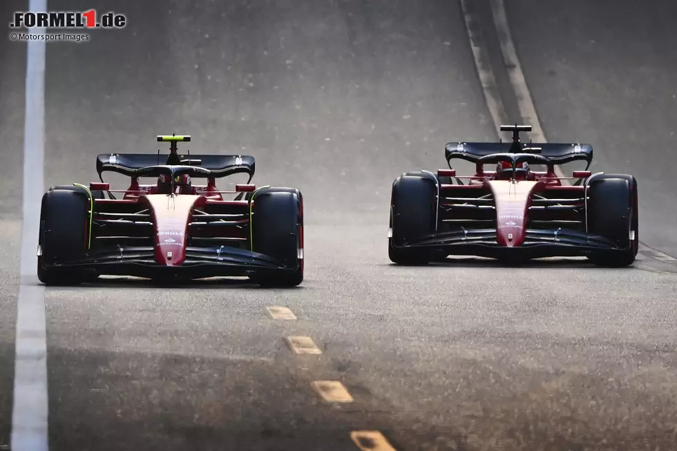 Foto zur News: Carlos Sainz (Ferrari) und Charles Leclerc (Ferrari)