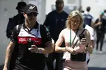 Foto zur News: Valtteri Bottas (Alfa Romeo) mit Lebensgefährtin Tiffany Cromwell