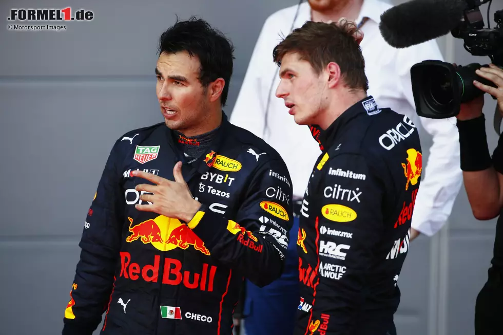 Foto zur News: Sergio Perez (Red Bull) und Max Verstappen (Red Bull)