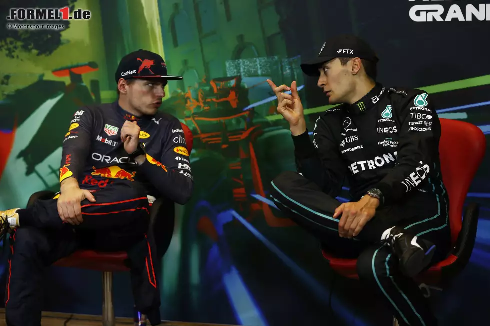 Foto zur News: Max Verstappen (Red Bull) und George Russell (Mercedes)