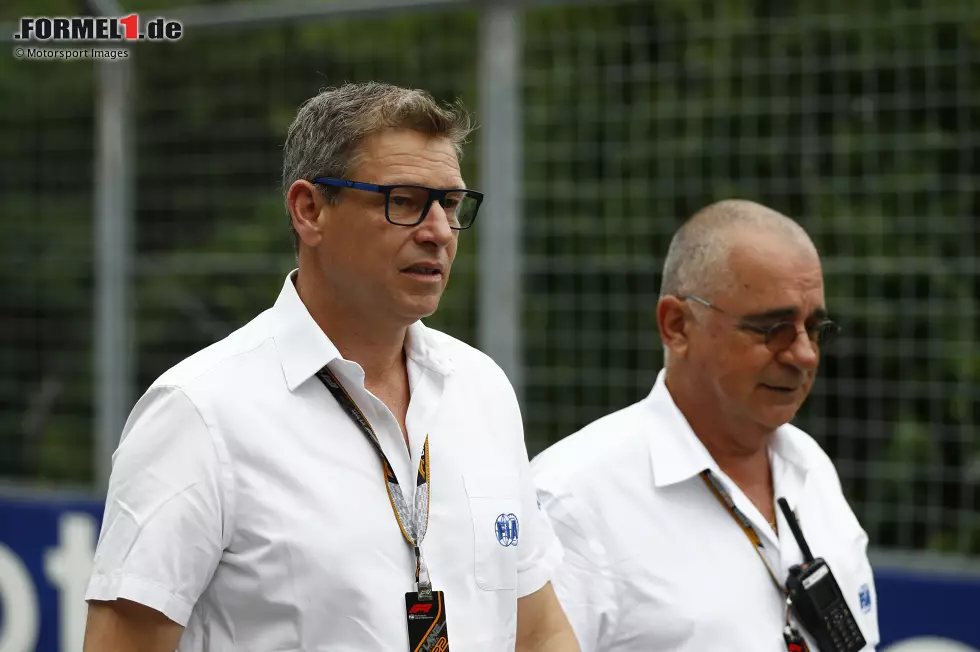 Foto zur News: Safety-Car-Fahrer Bernd Mayländer mit FIA-Rennleiter Eduardo Freitas