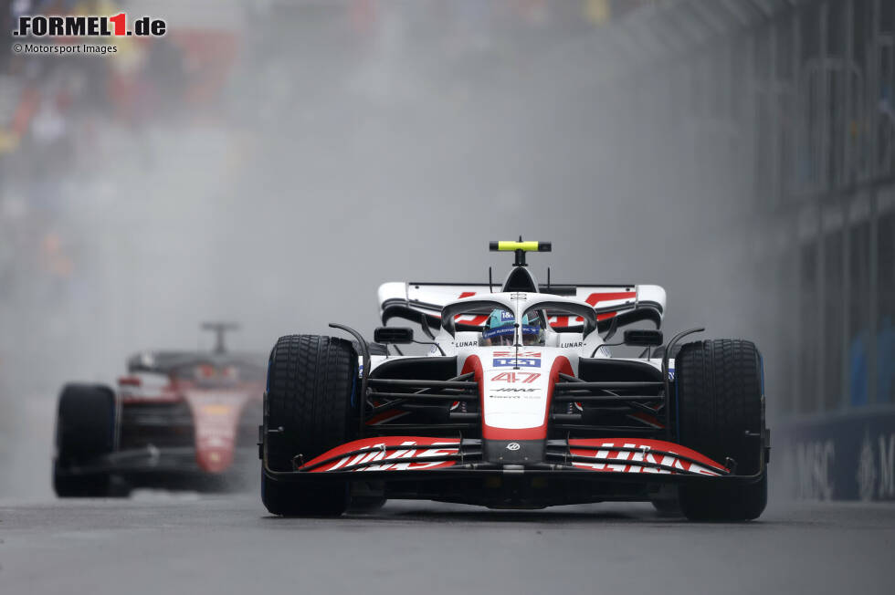 Foto zur News: Mick Schumacher (Haas) und Charles Leclerc (Ferrari)