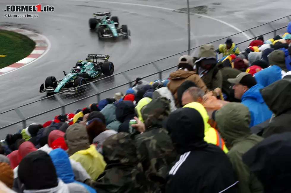 Foto zur News: Sebastian Vettel (Aston Martin) und Lance Stroll (Aston Martin)