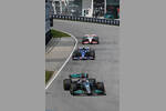 Foto zur News: George Russell (Mercedes), Esteban Ocon (Alpine) und Mick Schumacher (Haas)