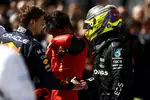 Foto zur News: Max Verstappen (Red Bull) und Lewis Hamilton (Mercedes)