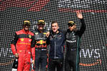 Foto zur News: Carlos Sainz (Ferrari), Max Verstappen (Red Bull) und Lewis Hamilton (Mercedes)