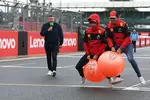 Foto zur News: Carlos Sainz (Ferrari) und Charles Leclerc (Ferrari)